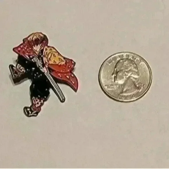 Demon Slayer: Kimetsu no Yaiba Zenitsu Agatsuma Enamel Pin - Picture 4 of 5